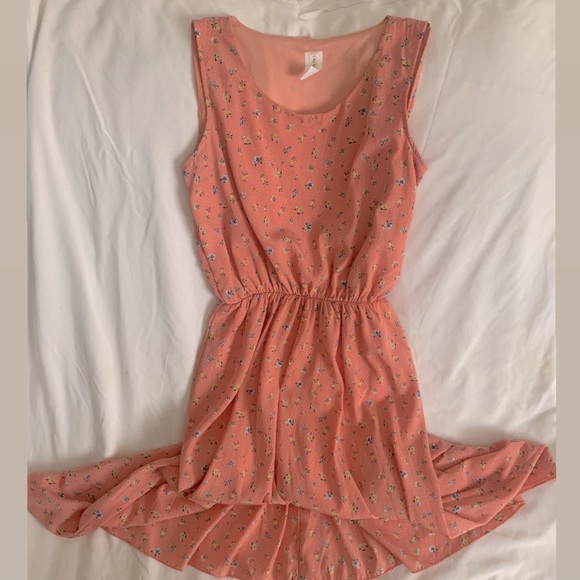 Peach Floral Dress - size Medium - Picture 2 of 5